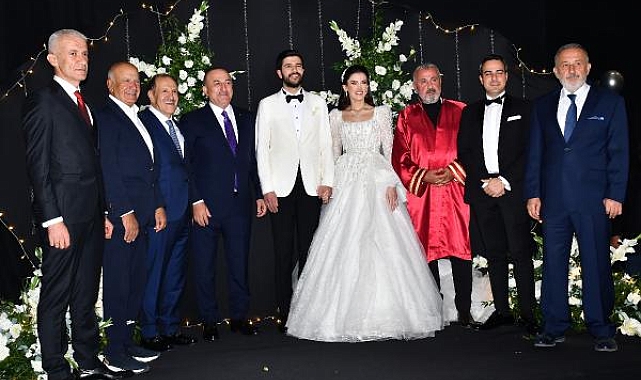 Bakan Çavuşoğlu nikah şahidi oldu