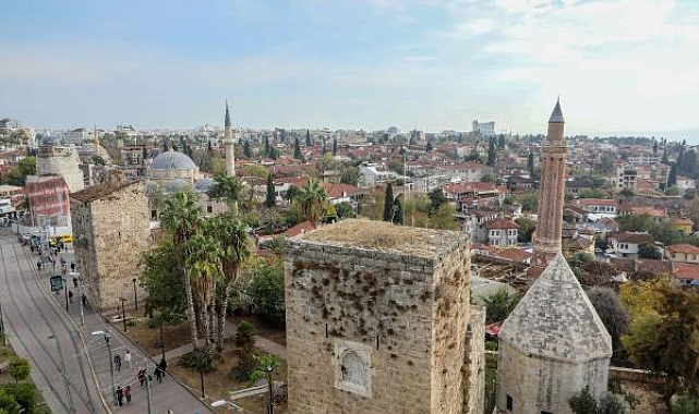 Bakımsızlık tarihi surları 'yeşertti'