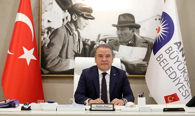 Başkan Muhittin Böcek'ten Öğretmenler Günü mesajı