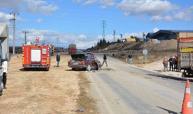 Kamyonla çarpışan otomobilin sürücüsü ağır yaralandı