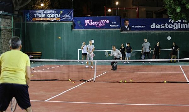 Kaş Belediyesi'nin tenis kurslarına büyük ilgi
