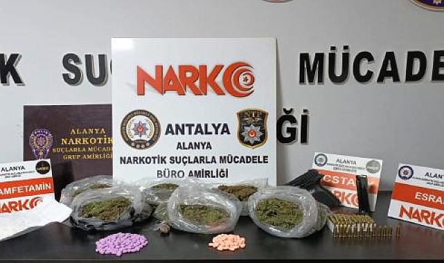 Otomobilde uyuşturucu ve tabanca bulundu