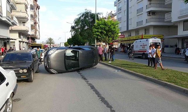 Park halindeki araca çarpan otomobil takla attı: 3 yaralı