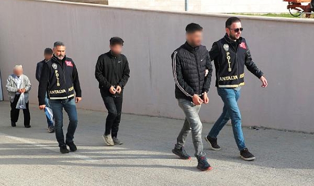 Polisten 'aranan' operasyonu; 73 gözaltı