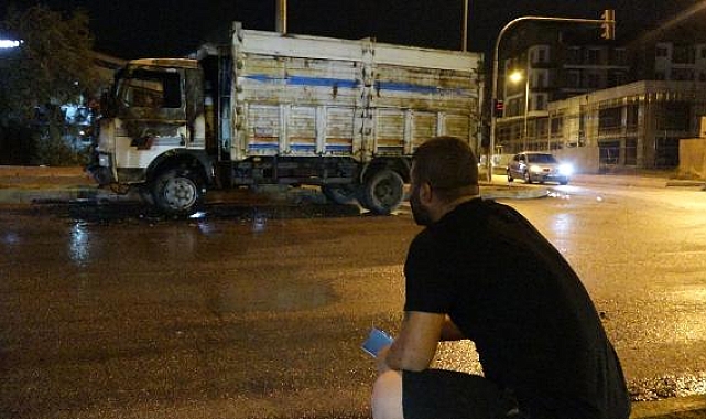 Seyir halindeki kamyonetin alev topuna döndüğü anlar kamerada
