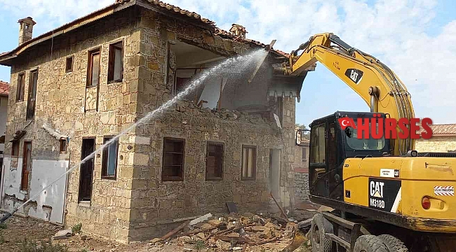 Side antik kentte kaçak yapılar yıkılıyor