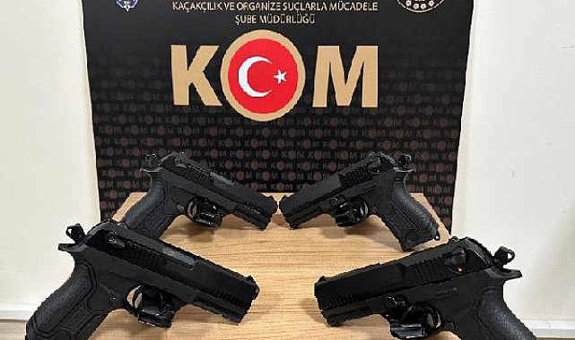 Şüphe üzerine durdurulan otomobilde 4 tabanca bulundu