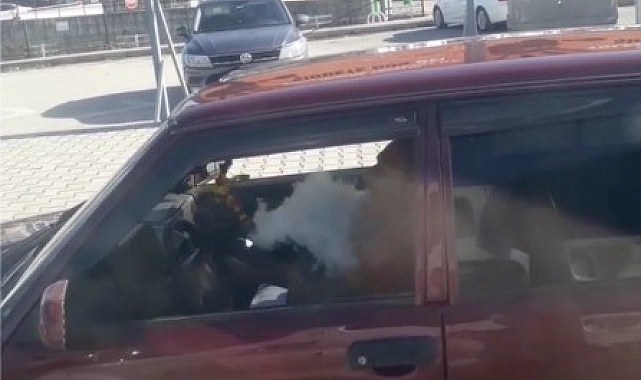 Sürücünün otomobilde nargile keyfi
