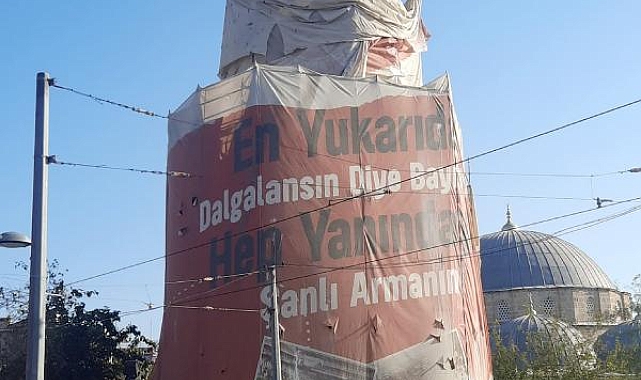 Tarihi Saat Kulesi'ne 90 yıl sonra konulan kubbenin, örtüsü kaldırıldı