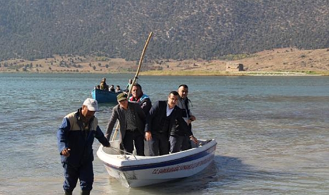 Teknelerle Mada Adası'na ulaşıp, hayvanları aşıladılar