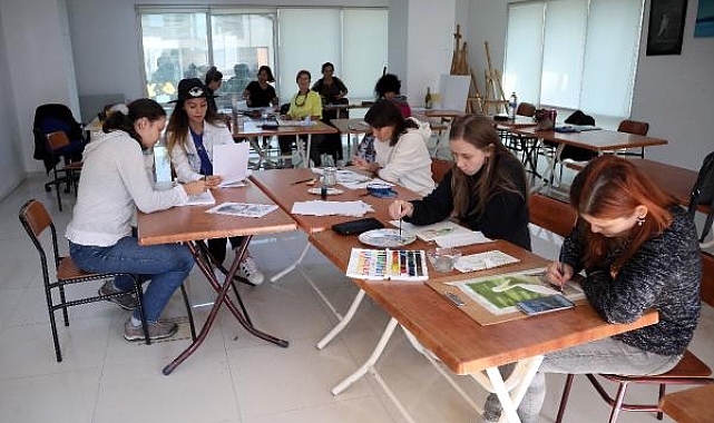 Yerleşik yabancı kadınlar, resim kursunda buluşuyor