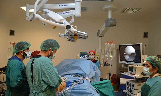 15 yaşındaki Ukraynalı hastaya büyüme plaklarını koruyan ameliyat