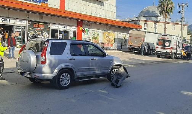 Ambulansla otomobil çarpıştı