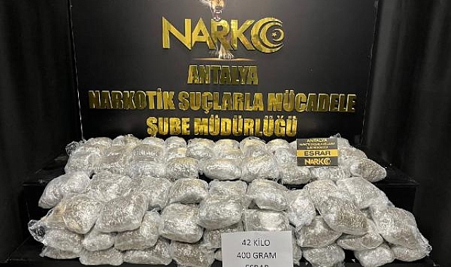 Antalya Polisi'nden uyuşturucu satıcılarına operasyon