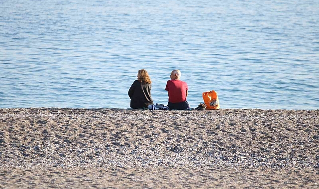 Antalya'da Aralık ayı sonunda deniz keyfi