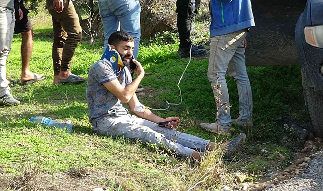 Antalya'da kamyonet otomobille çarpıştı: 2 yaralı