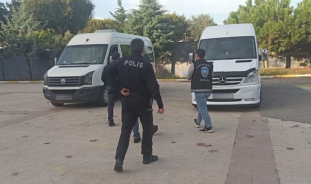 Antalya'da okul çevreleri ve servis araçları denetlendi