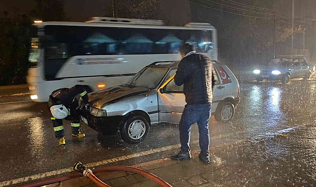 Antalya'da seyir halindeki otomobilde yangın