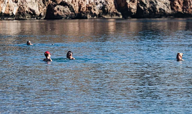 Antalya'da yılın son deniz keyfi