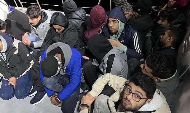 Bodrum açıklarında Yunan unsurlarının ittiği 13 kaçak göçmen kurtarıldı