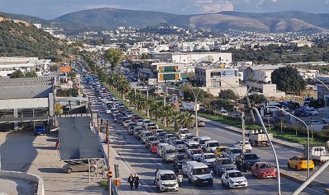 Bodrum'da yılbaşı hareketliliği; 24 saatte 15 bin araç giriş yaptı