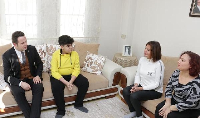 Evde eğitim gören cam kemik hastası İsmet'in hedefi savcı olmak