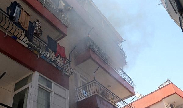Gözyaşları arasında evlerinde çıkan yangını izlediler