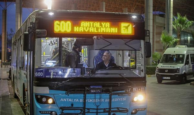 Halk otobüsü şoförü, fenalaşan yolcuya müdahale edip, hastaneye yetiştirdi
