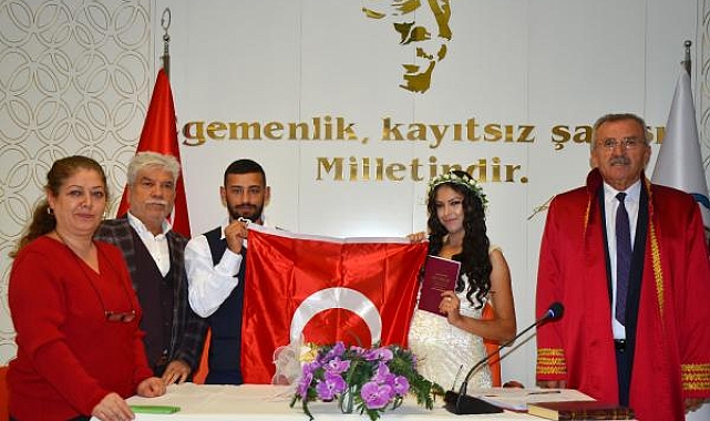 İşitme engelli çiftin mutlu günü