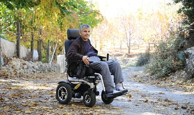 Kaş Belediyesi'nden akülü tekerlekli sandalye desteği