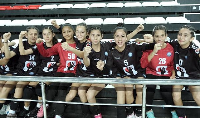 Kepez'de hentbol dolu dizgin