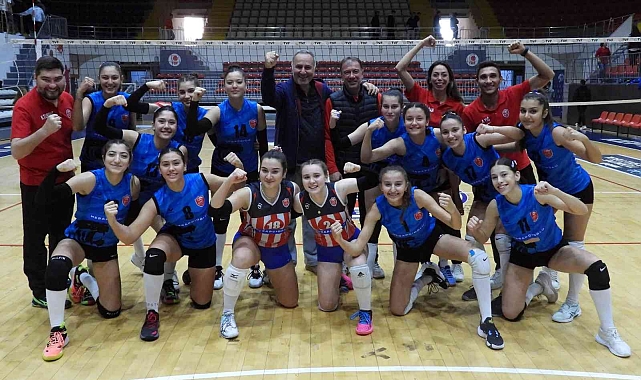 Kepez'in kadın voleybolcularından final gibi galibiyet