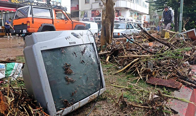 Kumluca'da sel esnafı vurdu, görüntüler savaş alanlarını aratmadı
