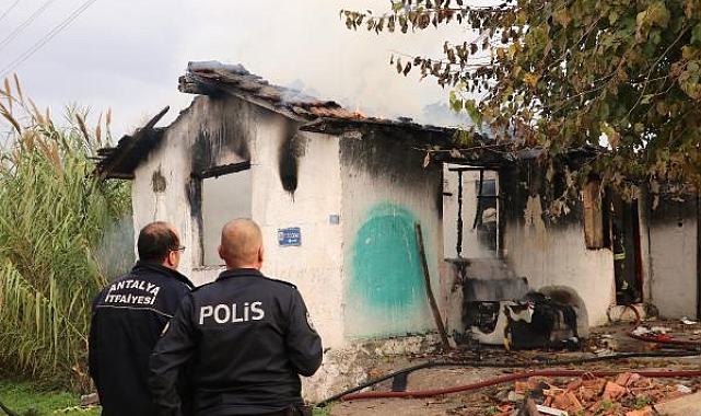 Madde bağımlılarının kaldığı evde yangın