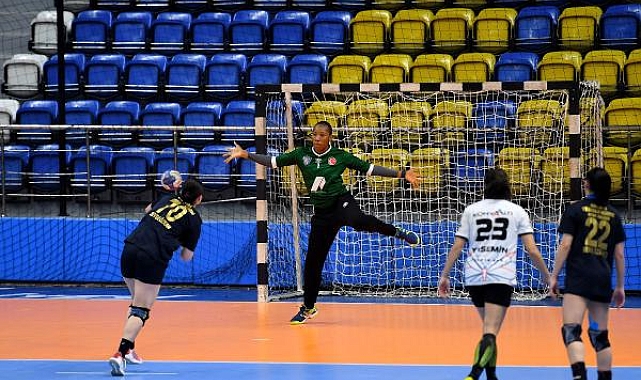 Mavi Kelebekler, ilk yarıyı 3'ncü sırada tamamladı