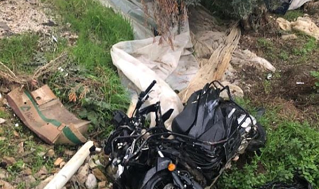 Motosikletiyle direğe çarpan Kemal kurtarılamadı