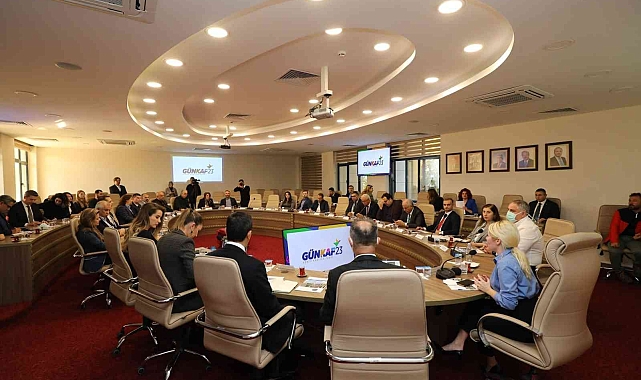 Rektör Özkan: "Diploma artık tek başına iş garantisi sağlamıyor"