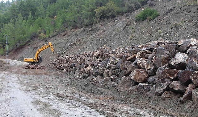 Sugözü Grup Yolu'nda heyelan önlemi