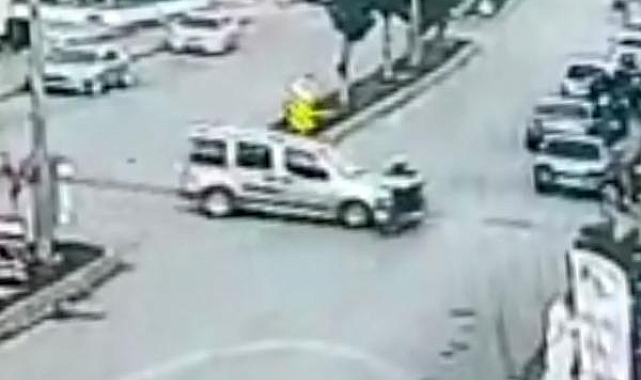 Ticari araçla çarpışan motokurye yaralandı