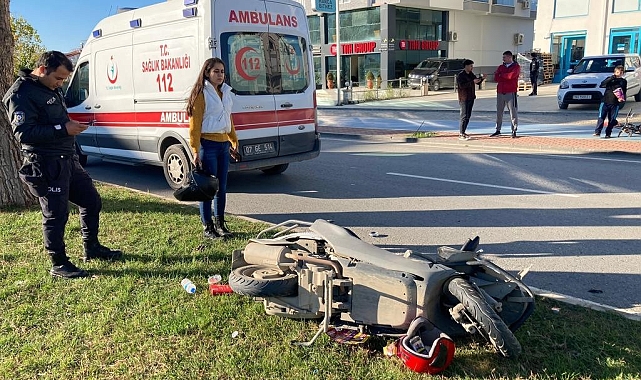 Yaya geçidindeki motosiklete çarpmamak için manevra yapan sürücü kaza yaptı
