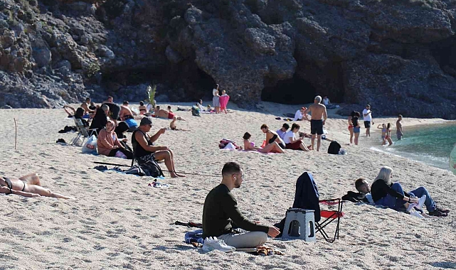 Yılın son gününde Alanya'da sahillerinde yoğunluk