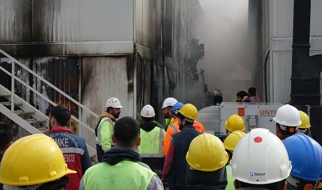 Antalya'da 200 işçinin kaldığı konteyner alev alev yandı