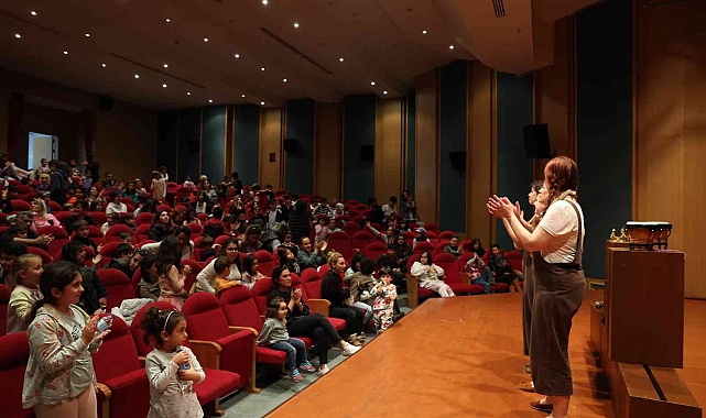 Antalya'da çocuklar tiyatro dolu bir tatil geçiriyor