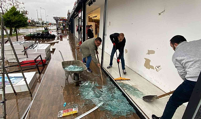 Antalya'da hortum dehşeti kamerada