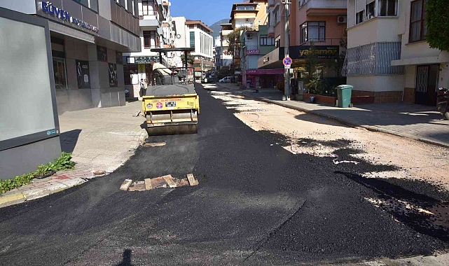 Asfalt yenileme çalışmaları lale sokak'ta devam ediyor
