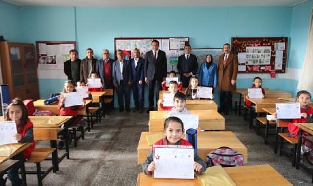 Başkan Ulutaş öğrencilerin karne heyecanına ortak oldu