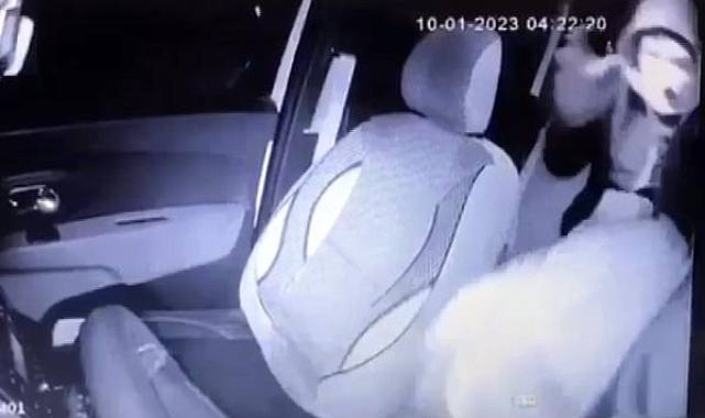 Bindiği taksinin şoförünü başına taşla vurup hastanelik etti