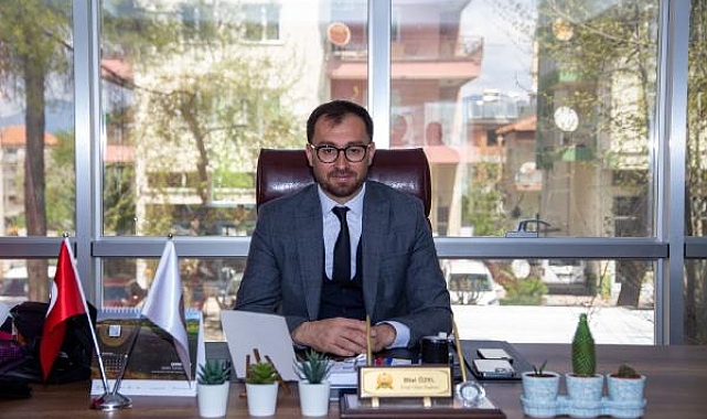 Bucak'ta TMO tarafından yemlik arpalar dağıtılıyor