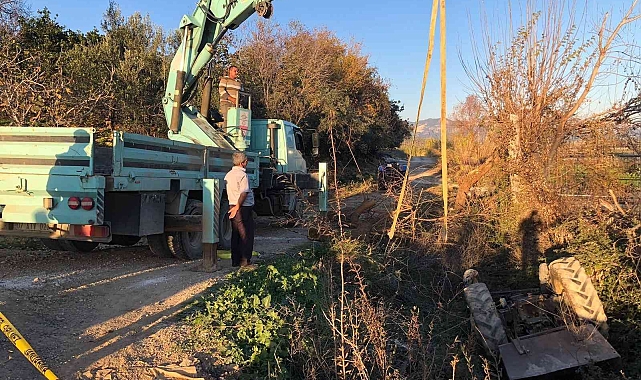 Devrilen traktörün altında kalan sürücü hayatını kaybetti
