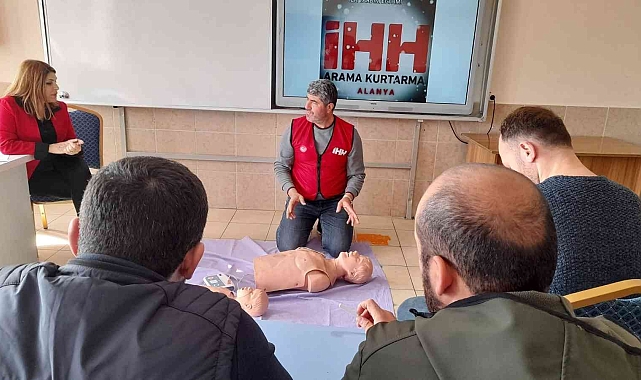 Gönüllülere ilk yardım eğitimi